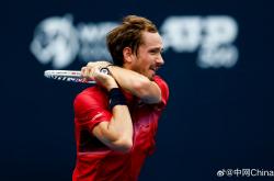 爱游戏在线-澳网轻取年终总决赛，梅德韦杰夫惊艳四座