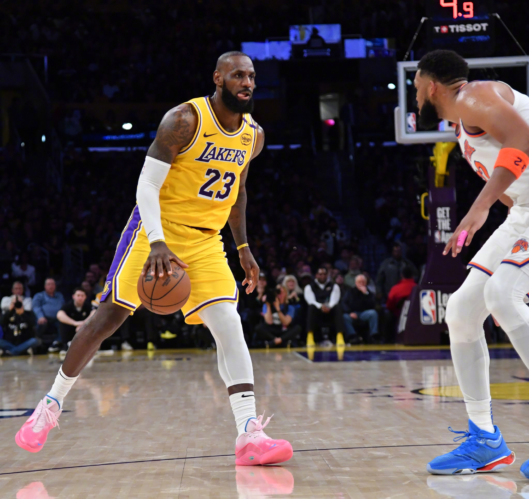 湖人主场力克开拓者，取得连胜