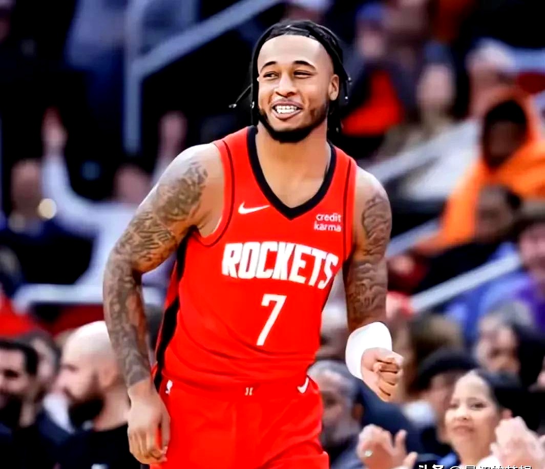 关于猛龙客场力克尼克斯，范弗利特贡献关键三分的信息