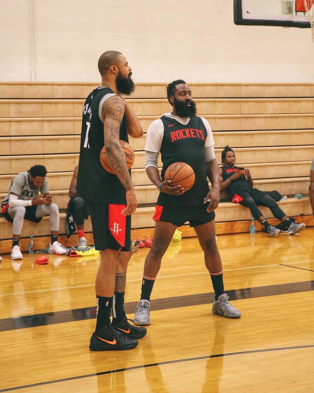 包含火箭全队进入调整期，备战后段赛程的词条