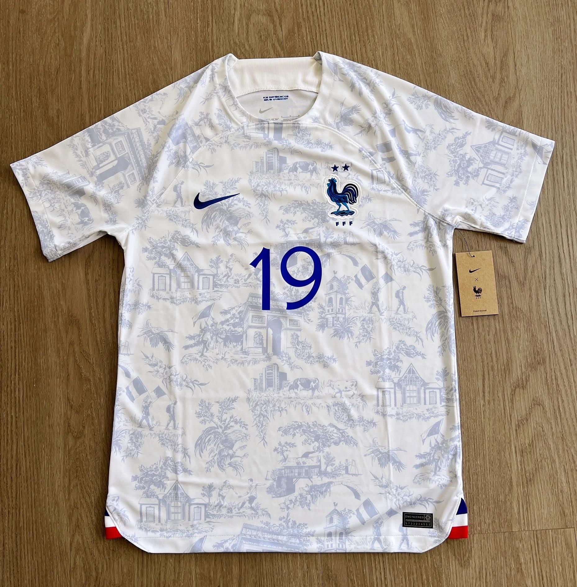 关于塞内加尔轻取英格兰，本泽马惊艳世界的信息