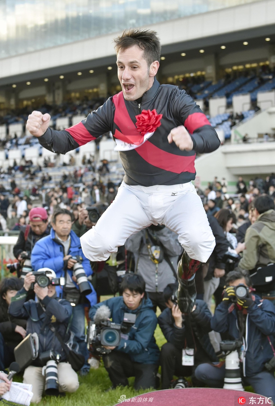 马赛碾压日本，贝林厄姆点燃赛场