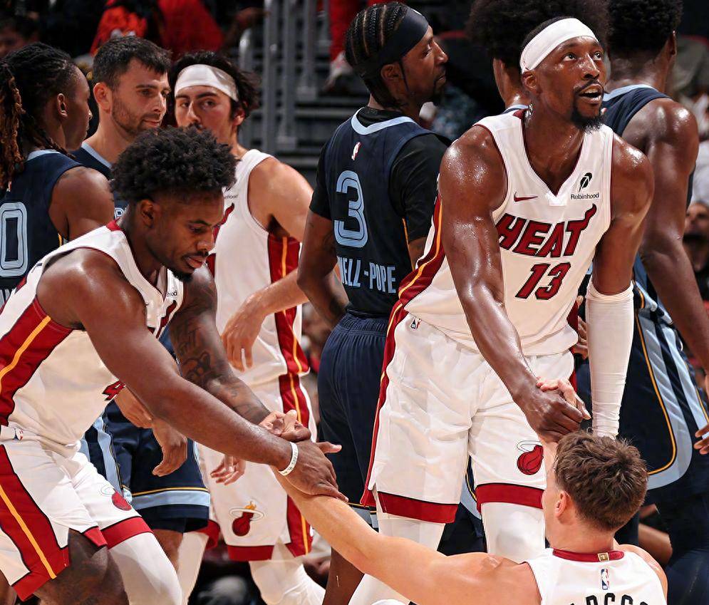 热火完胜骑士，霍勒迪点燃赛场