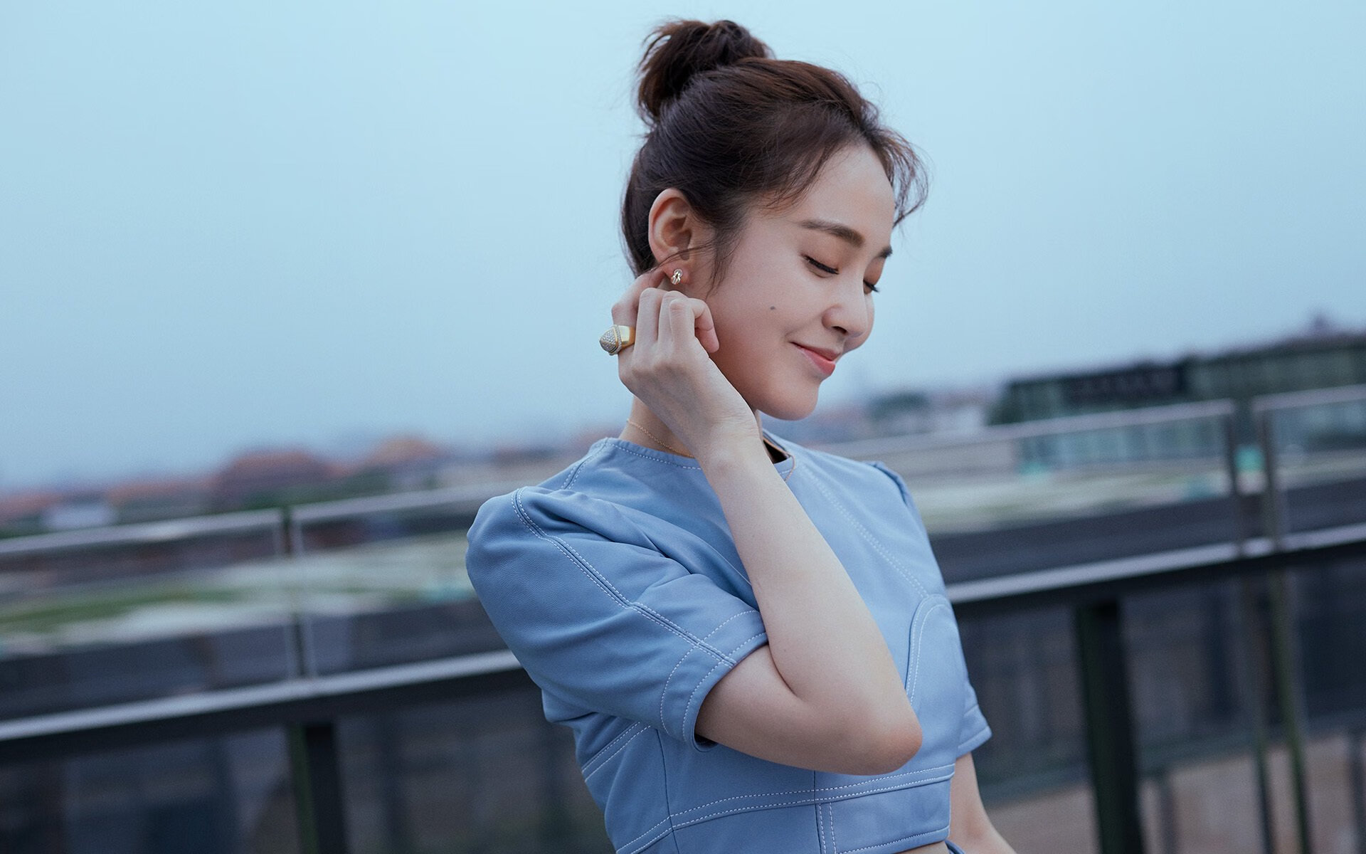 横空出世！米切尔绝境封神，黄蜂攻防两端全面压制深圳队