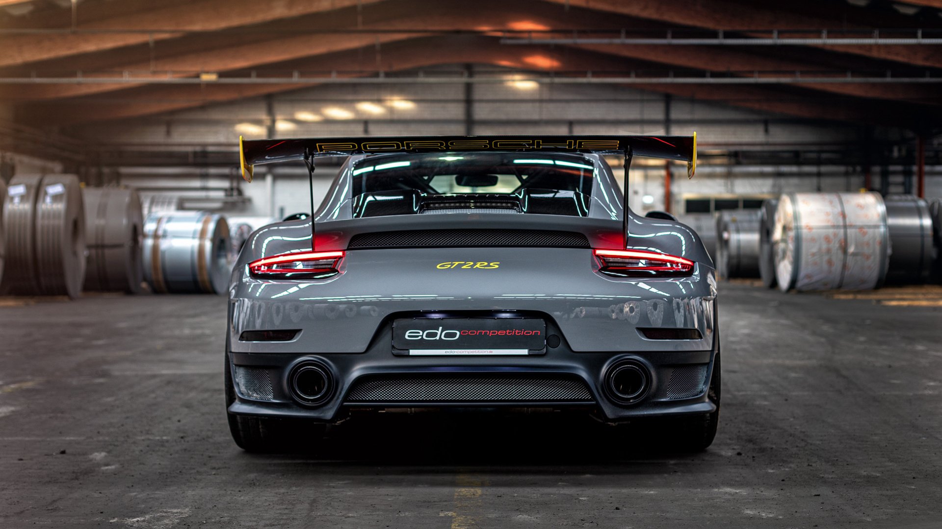 赛道上的双重奏,当F1轮胎尖叫划破迈阿密夜空,雄鹿的铁蹄正踏碎洛杉矶的余晖